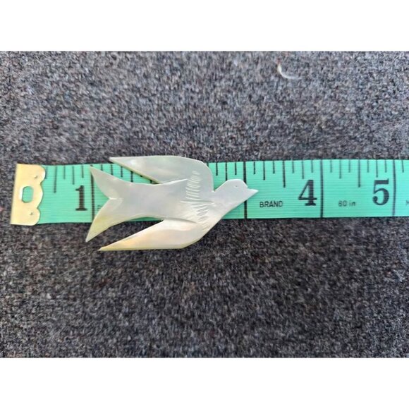 Carved Mother of Pearl Dove Brooch: Vintage White Shell Bird Pin - Picture 7 of 7